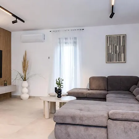 Antica By Interhome