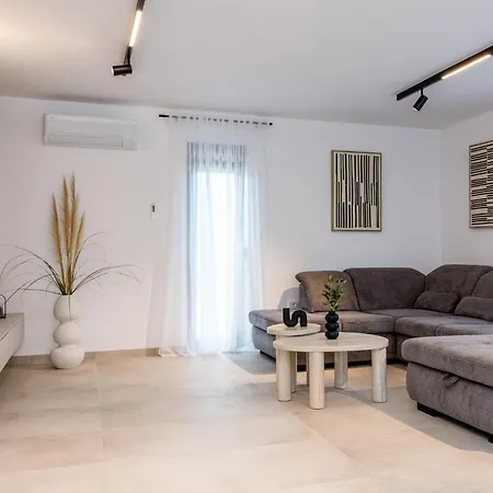 Antica By Interhome